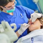 متخصص پیوند استخوان برای ایمپلنت دندان