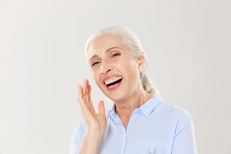 محدودیت سنی برای کاشت ایمپلنت دندان در سالمندان