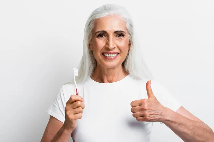 درصد موفقیت ایمپلنت دندان در افراد مسن و سالمندان